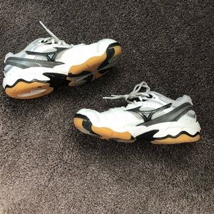 Court volleyball shoes